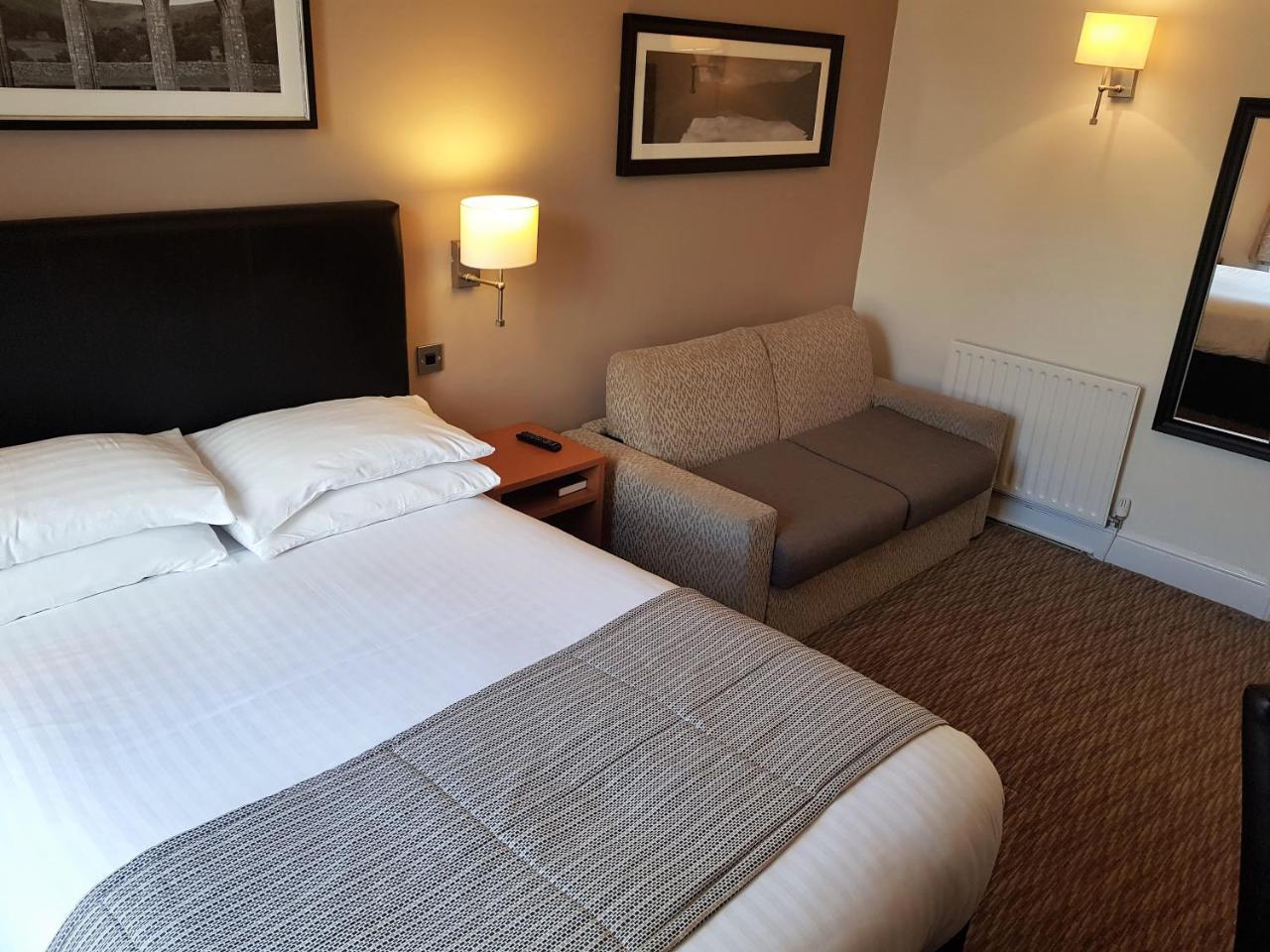 Hotel The Wellington Brecon Exterior foto